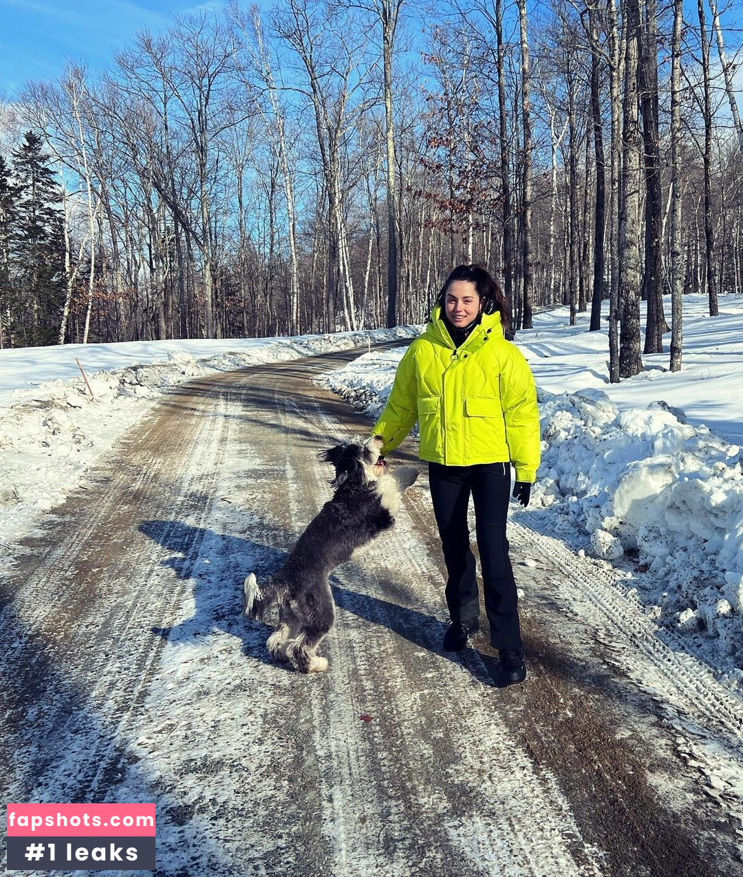 Ana de Armas gallery photo #545