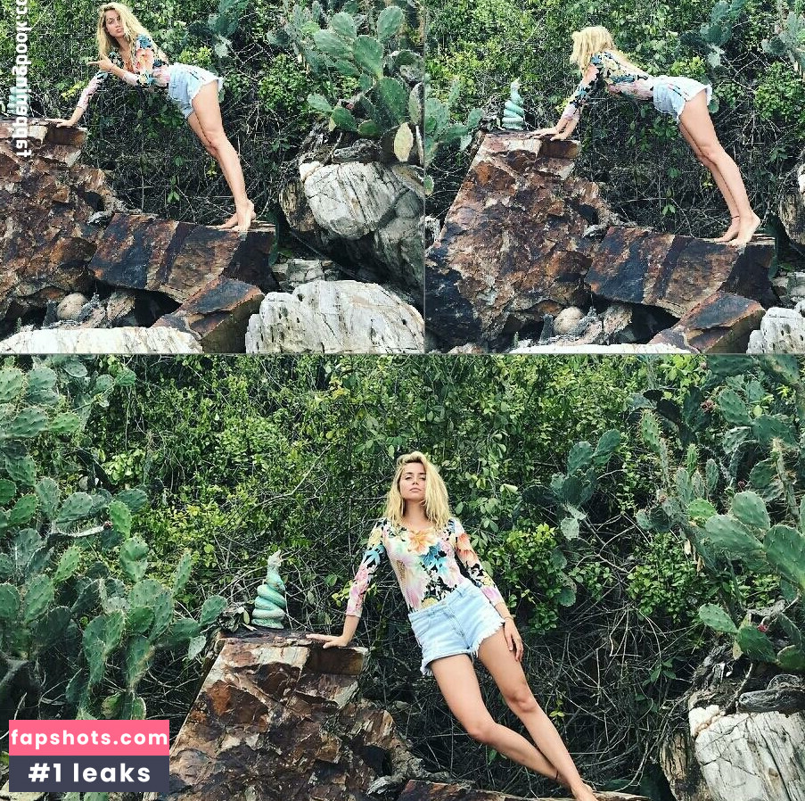 Ana de Armas gallery photo #584