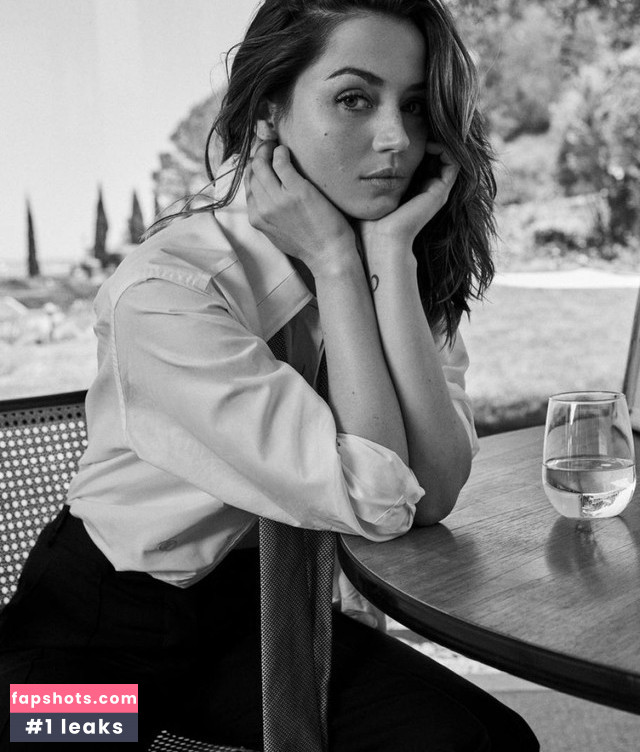 Ana de Armas gallery photo #659