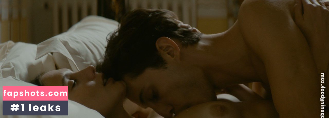 Ana Girardot gallery photo #14