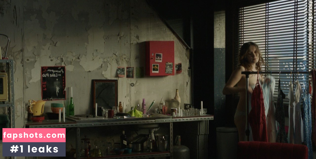 Ana Girardot gallery photo #17