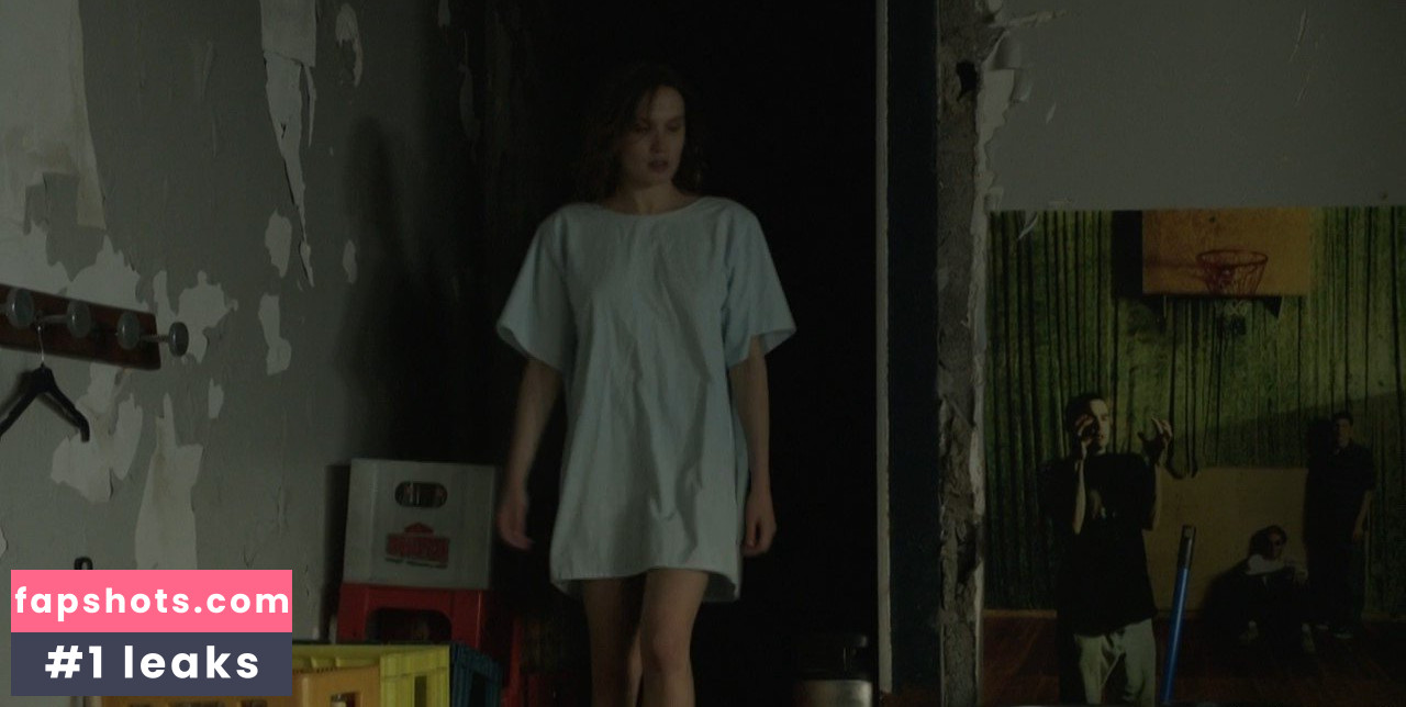 Ana Girardot gallery photo #18