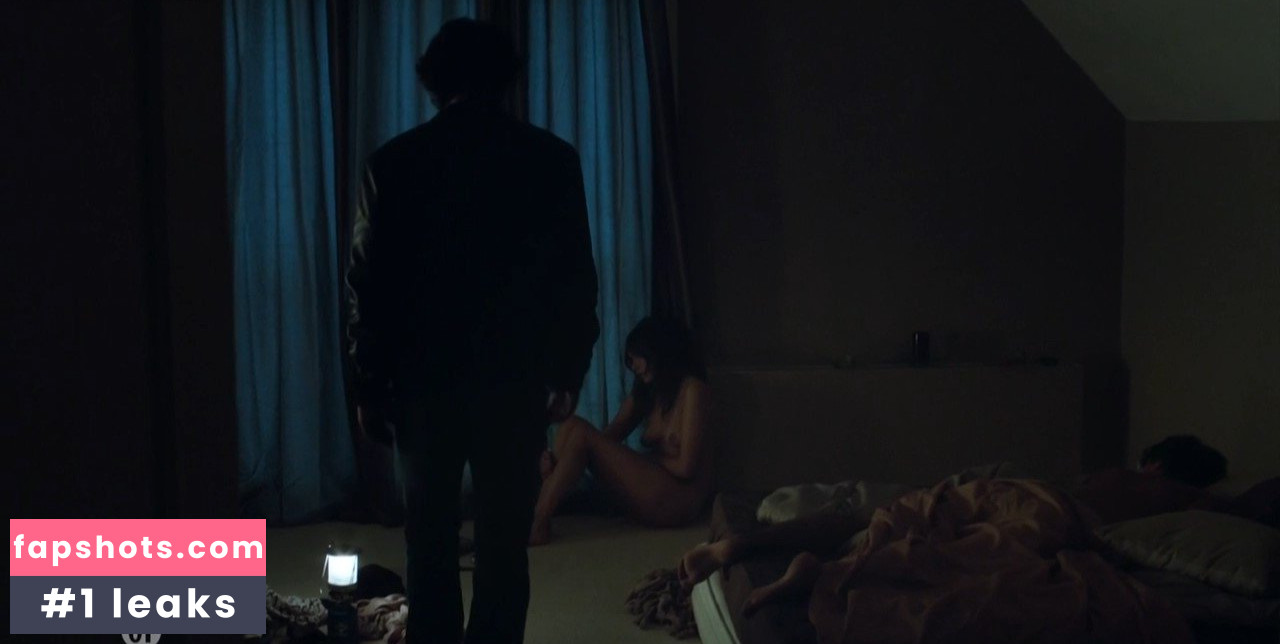 Ana Girardot gallery photo #20