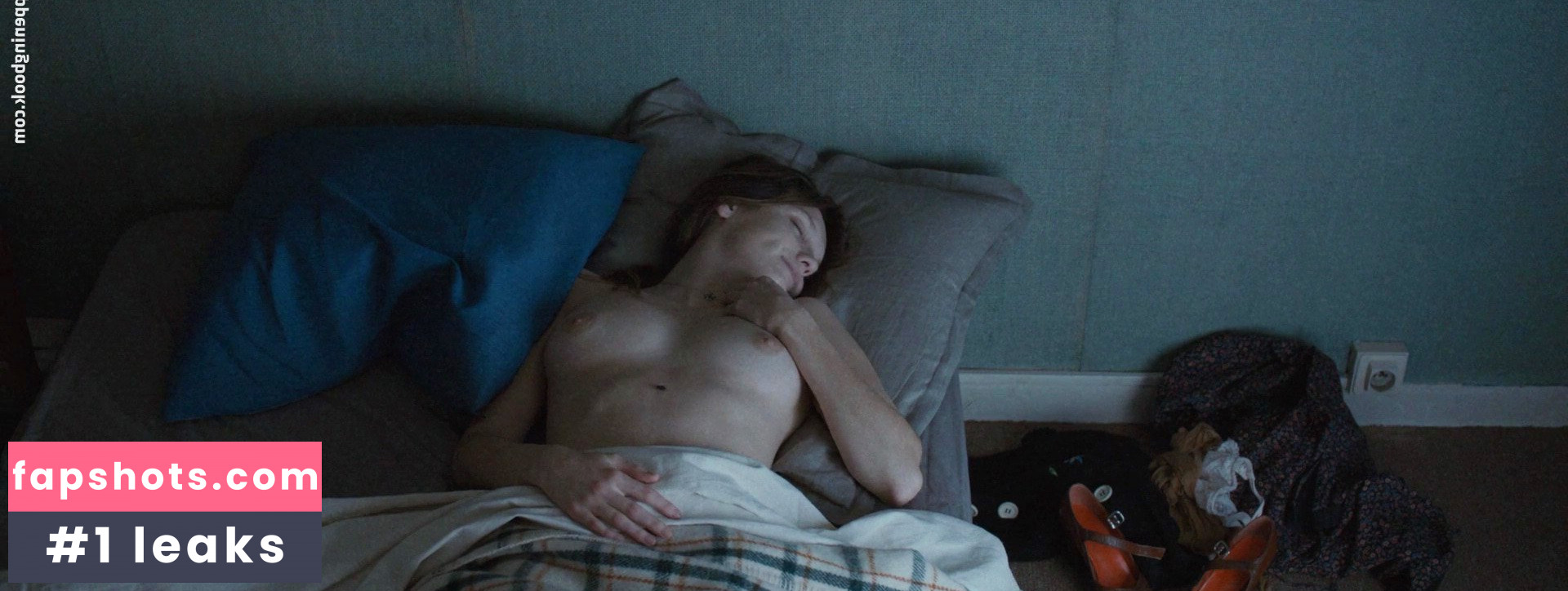 Ana Girardot gallery photo #24