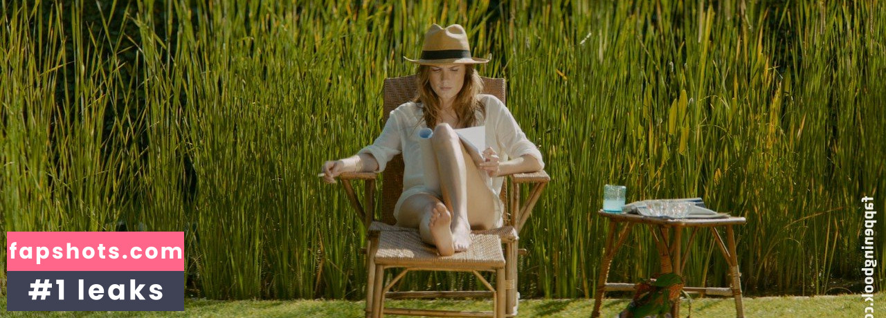 Ana Girardot gallery photo #27