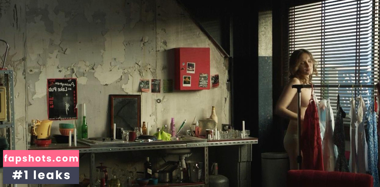 Ana Girardot gallery photo #28