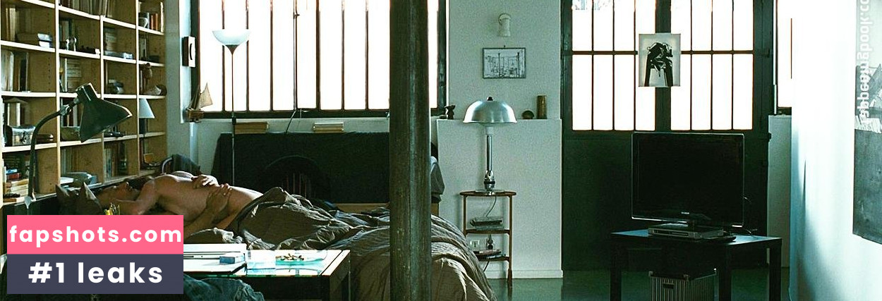 Ana Girardot gallery photo #42