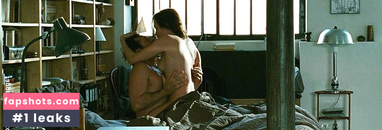 Ana Girardot gallery photo #43