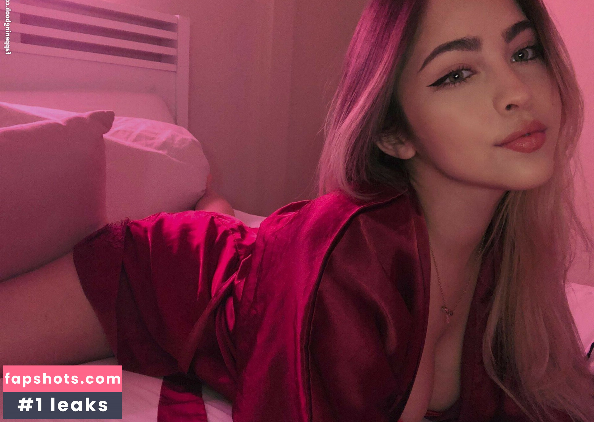 Ana Hilenna gallery photo #20