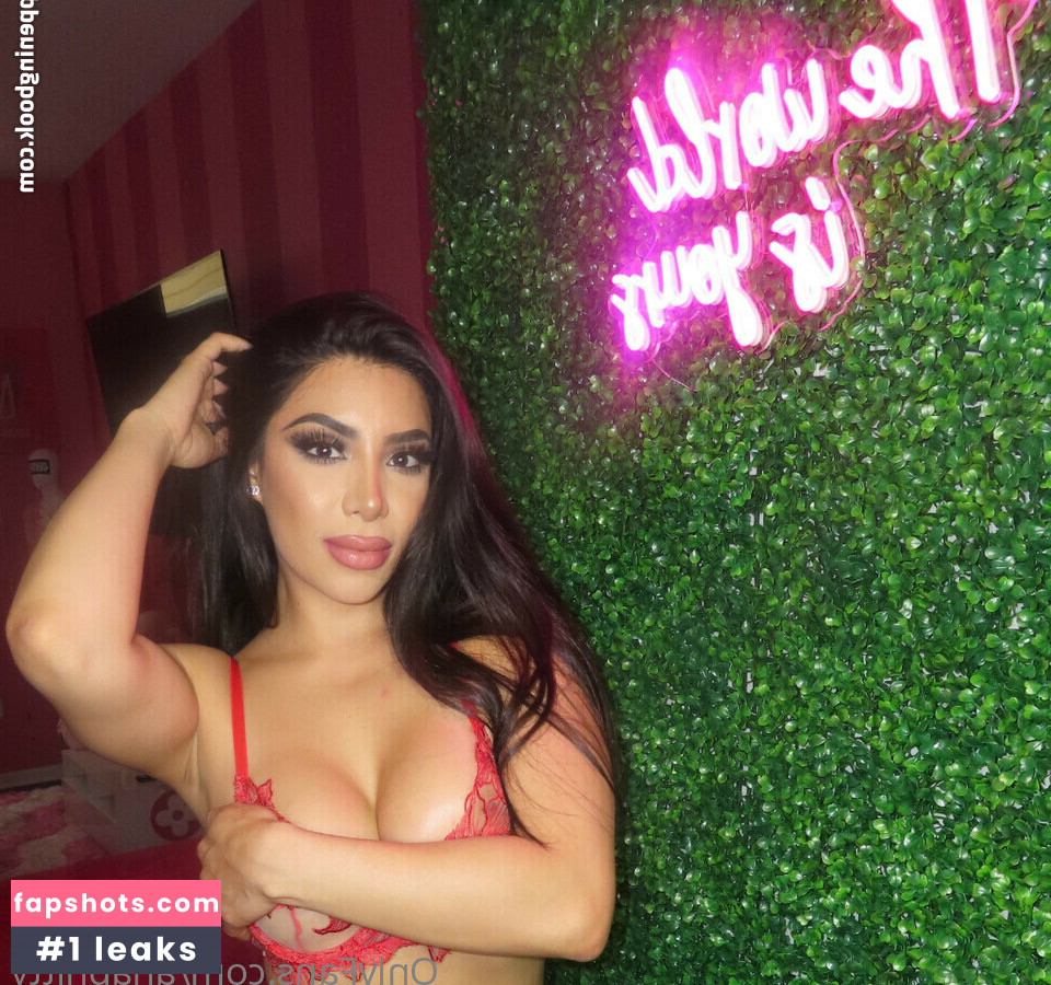 Ana Lozano gallery photo #13