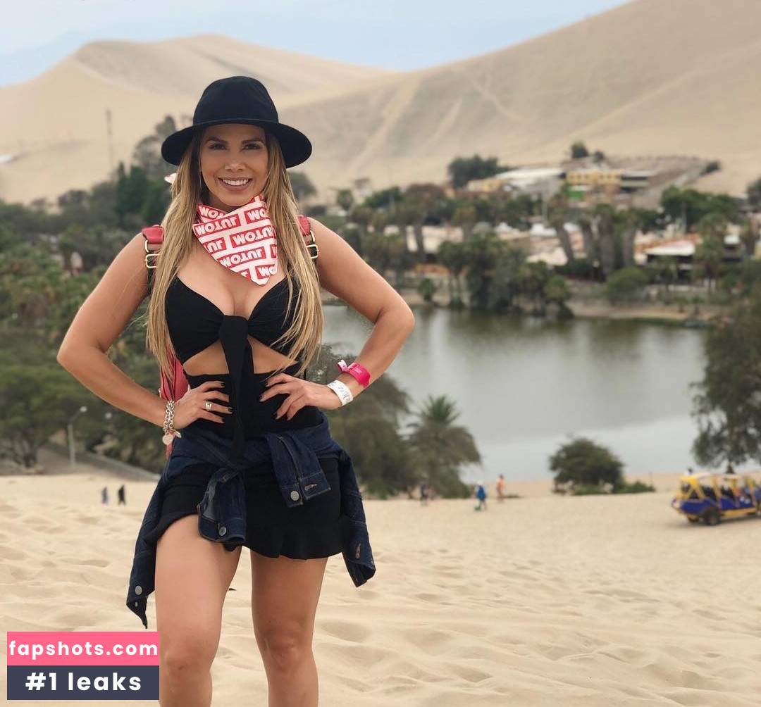 Ana Lucia Vega gallery photo #7