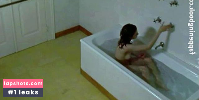 Ana Moreira gallery photo #11