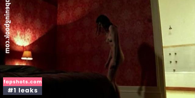 Ana Moreira gallery photo #12