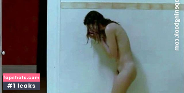 Ana Moreira gallery photo #16