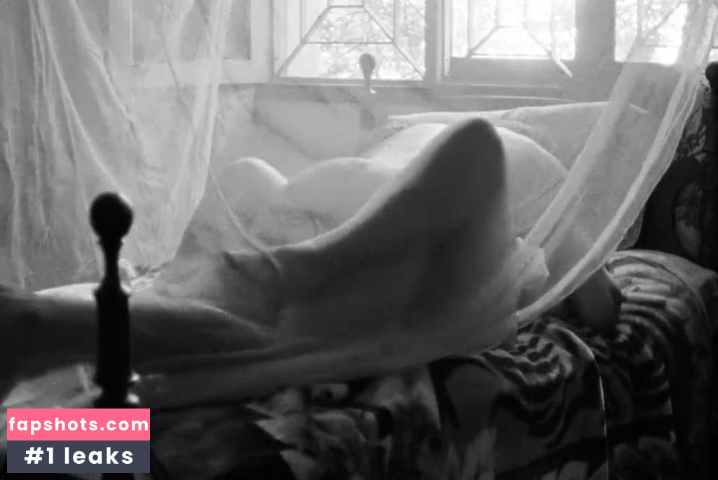 Ana Moreira gallery photo #17