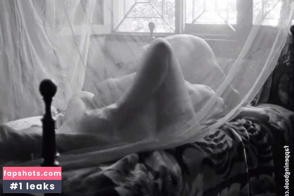 Ana Moreira gallery photo #22