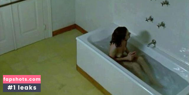 Ana Moreira gallery photo #10