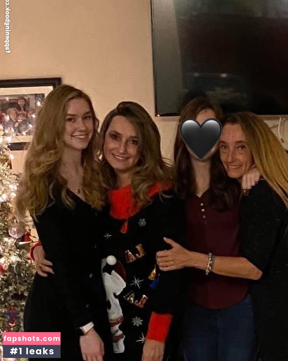 Ana Saia gallery photo #8