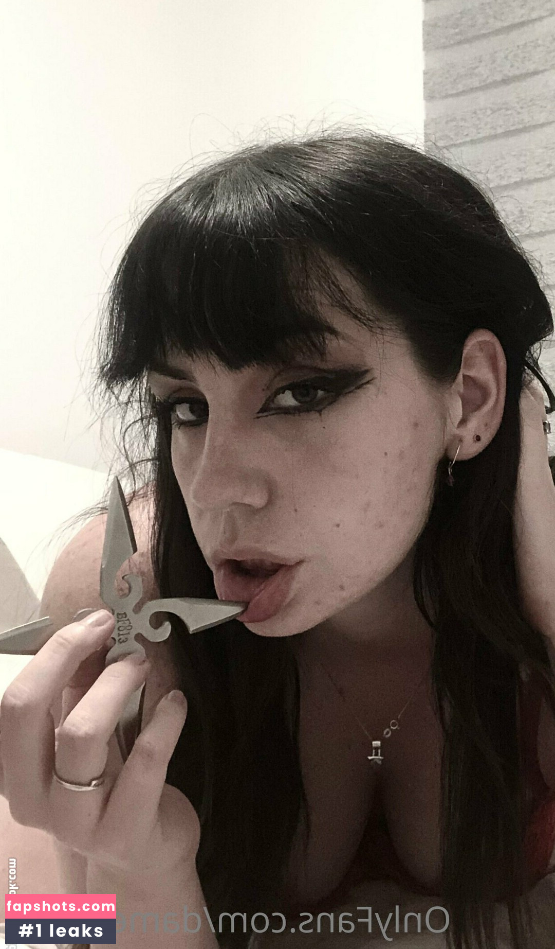 ana_uhiram gallery photo #4