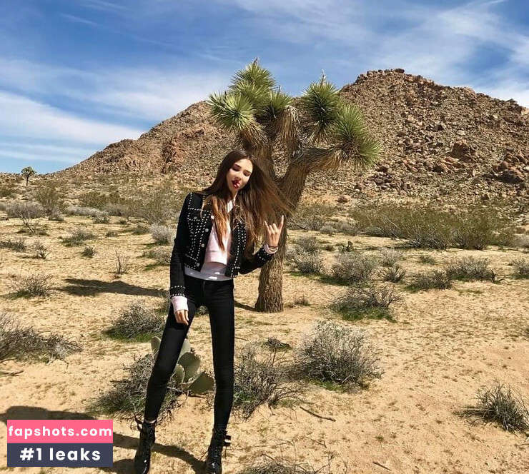 Ana Walczak gallery photo #19