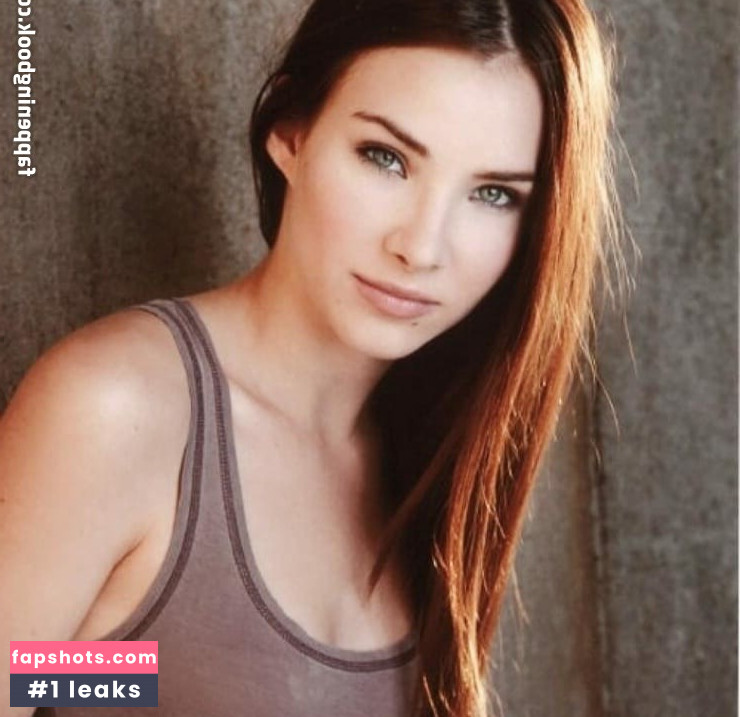 Ana Walczak gallery photo #23