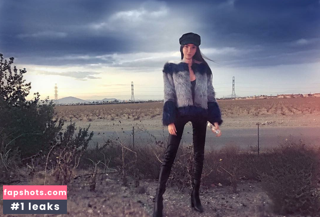 Ana Walczak gallery photo #24