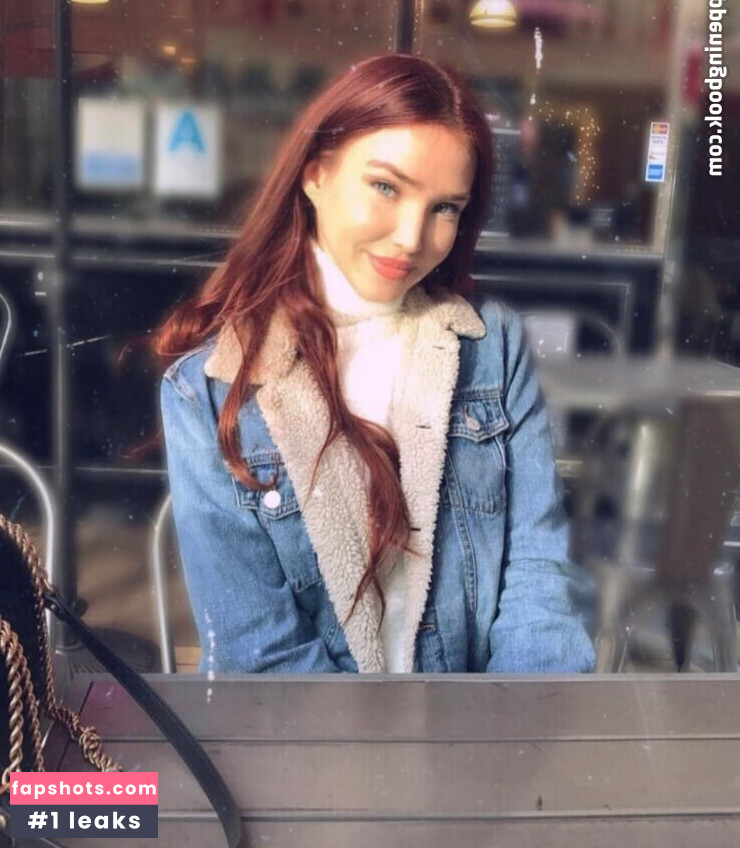 Ana Walczak gallery photo #25