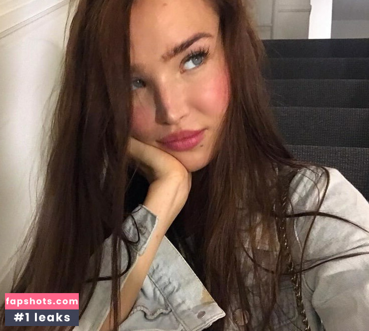 Ana Walczak gallery photo #26