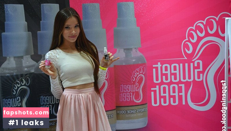 Ana Walczak gallery photo #29