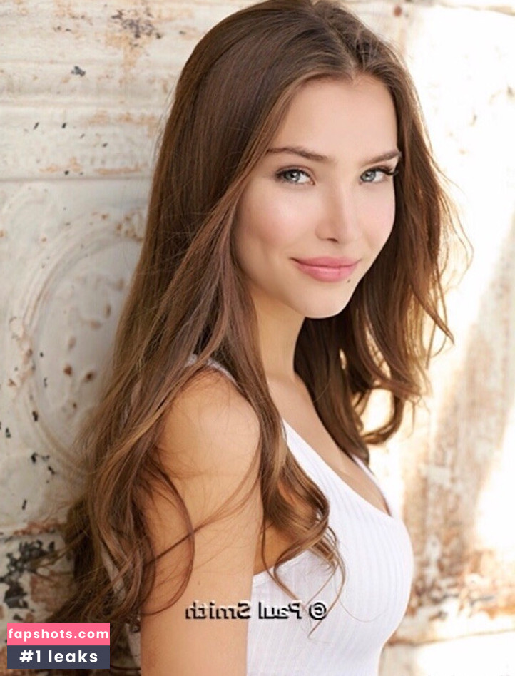 Ana Walczak gallery photo #7