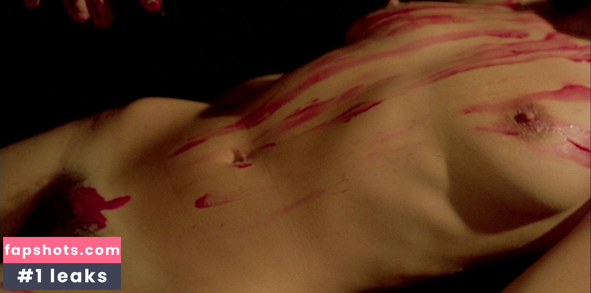 Ana Zanatti gallery photo #6