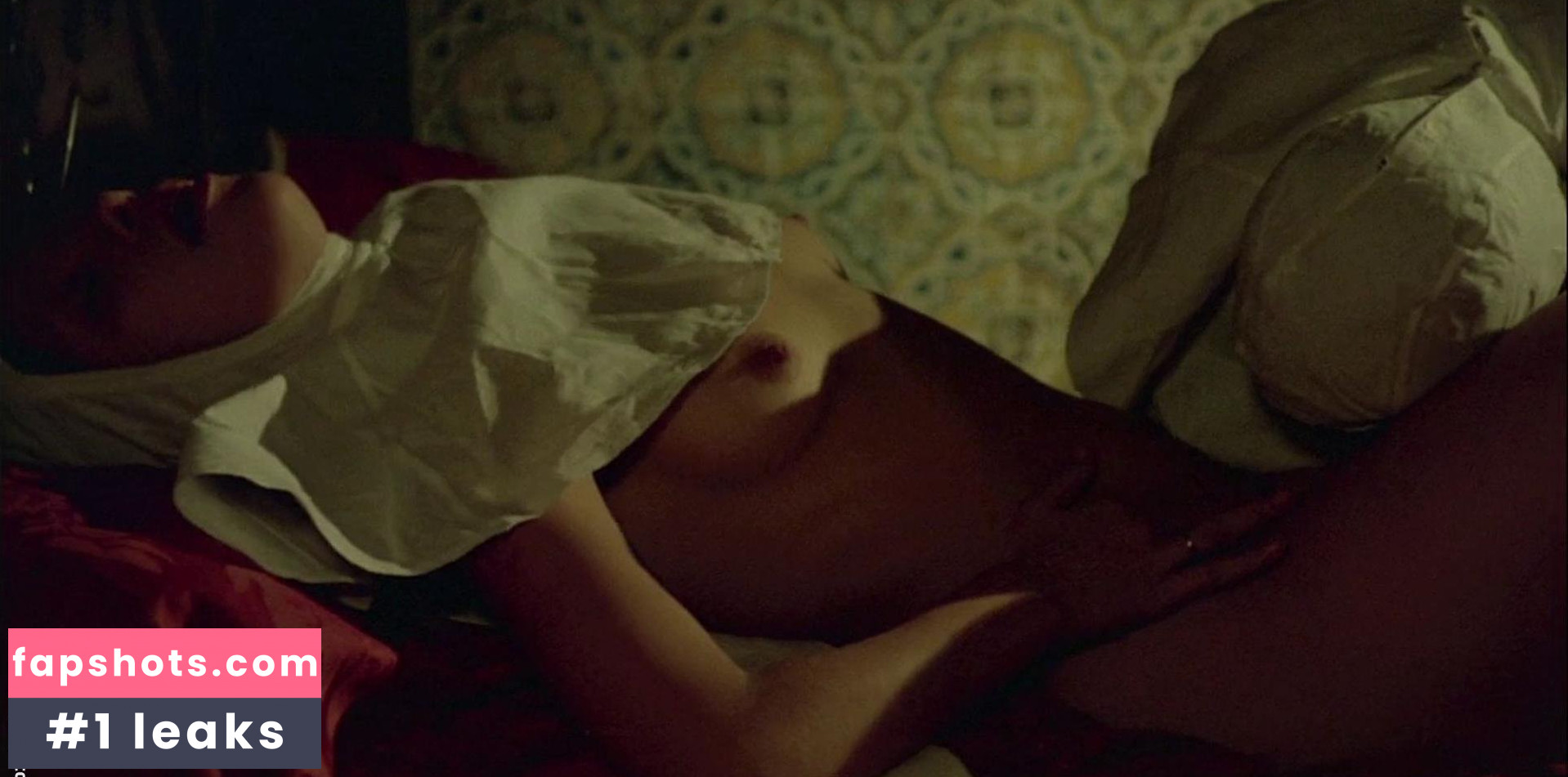 Ana Zanatti gallery photo #8