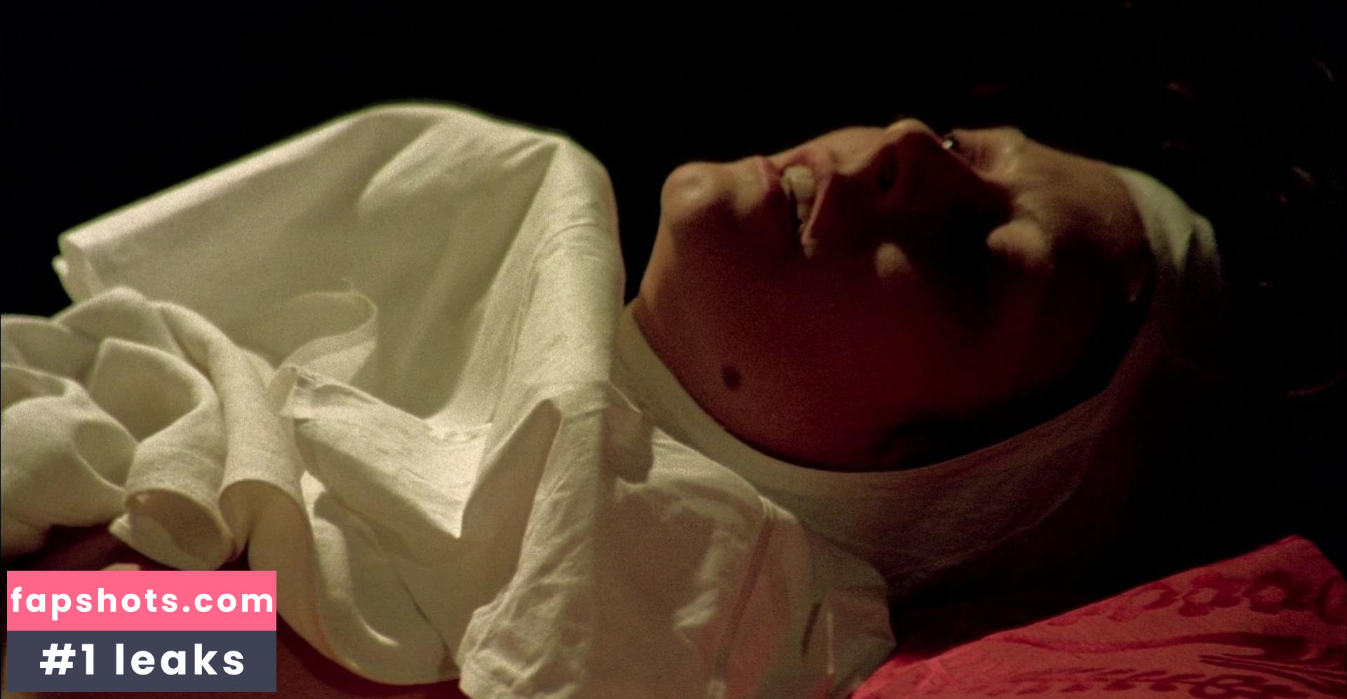 Ana Zanatti gallery photo #9