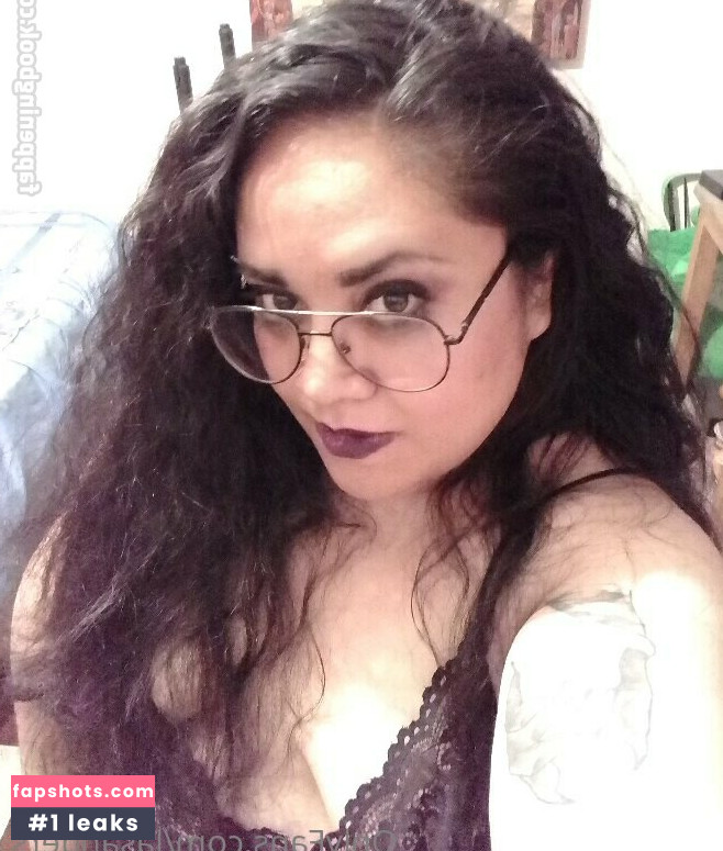 anabattory nude babe gallery