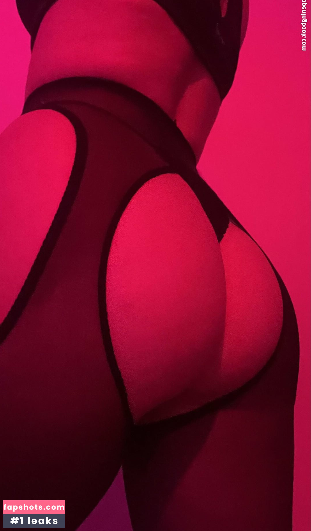 Anabelle Charm gallery photo #19