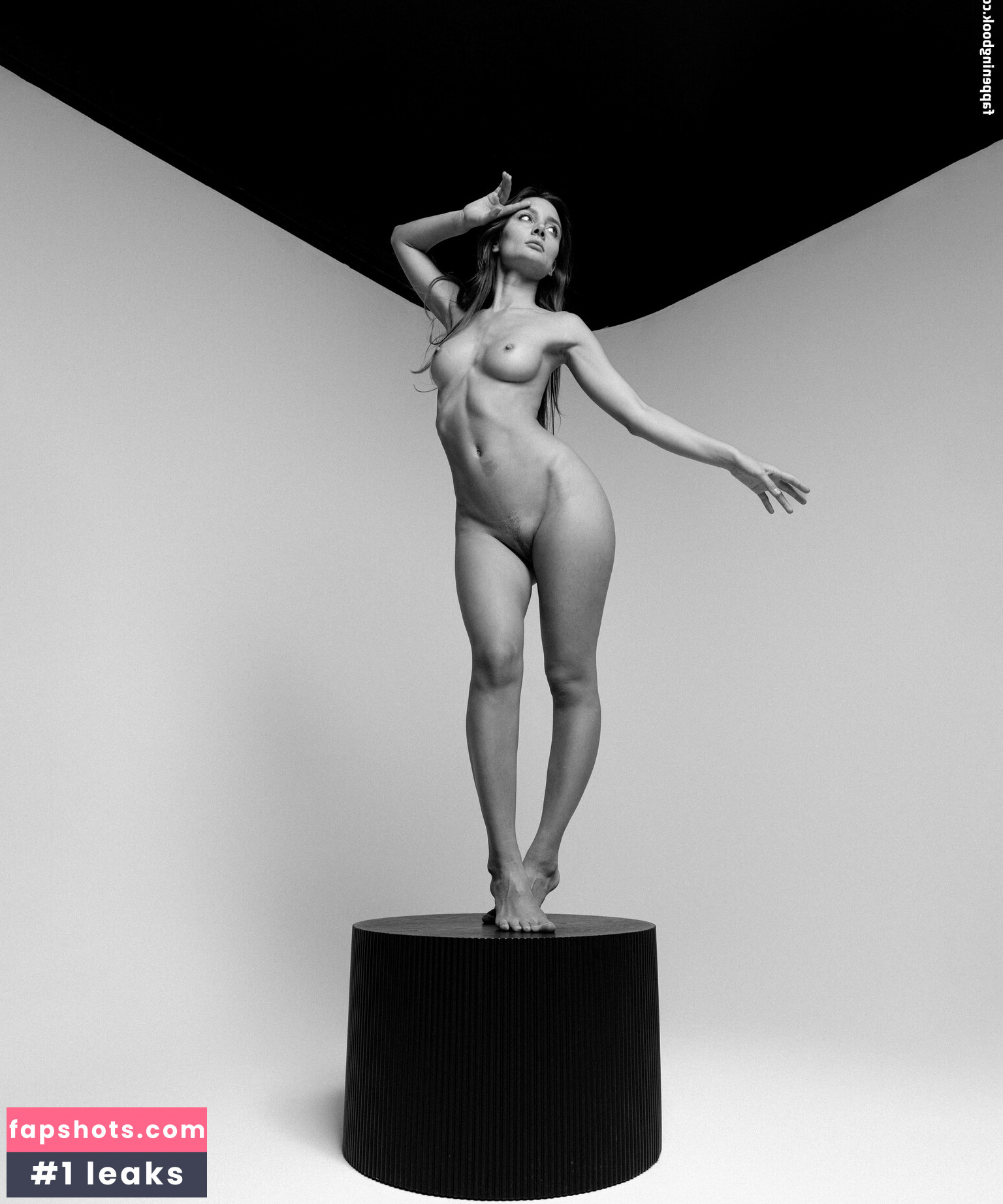 Anastasiia Zakharenko gallery photo #47