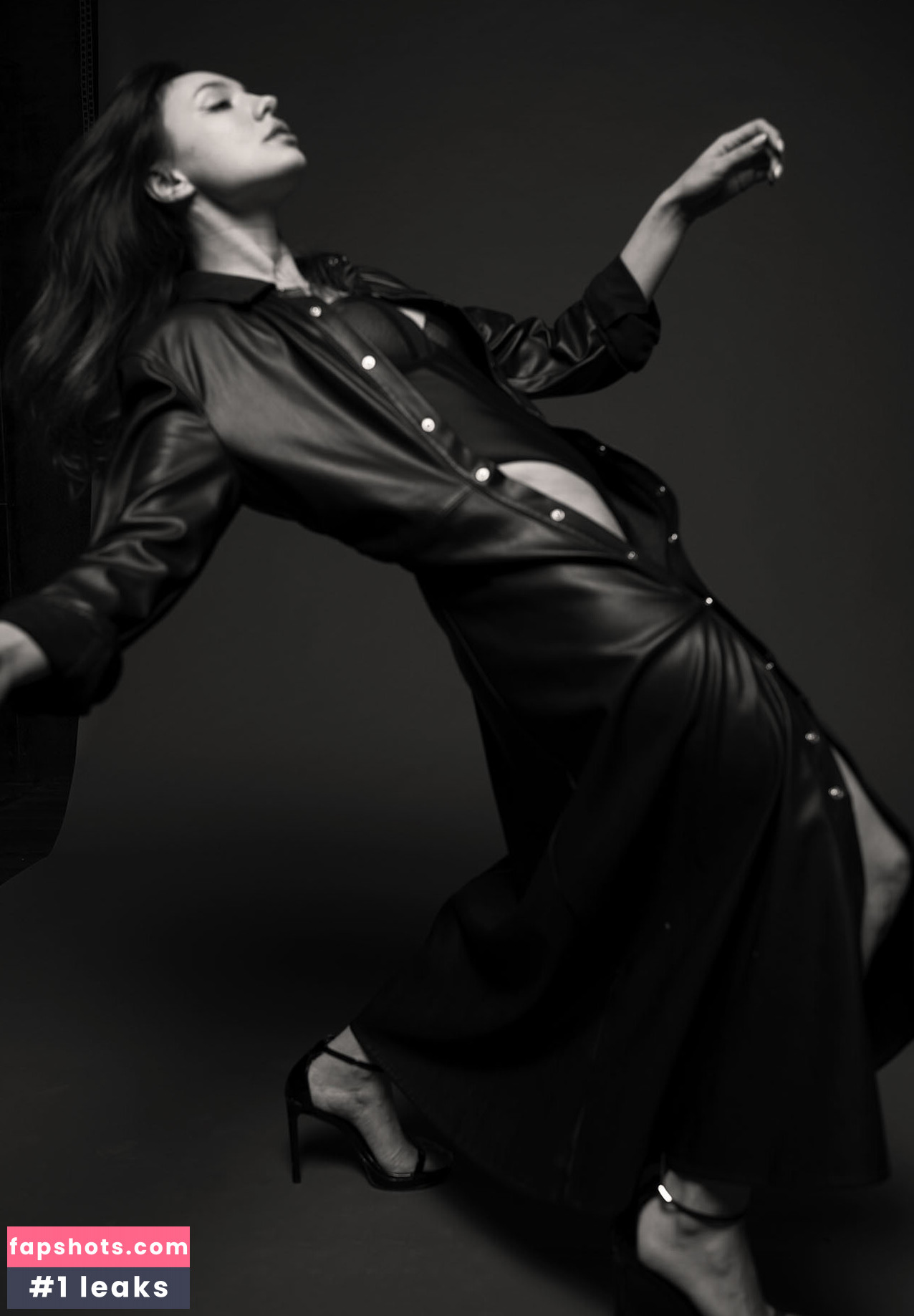 anato_mo nude babe gallery