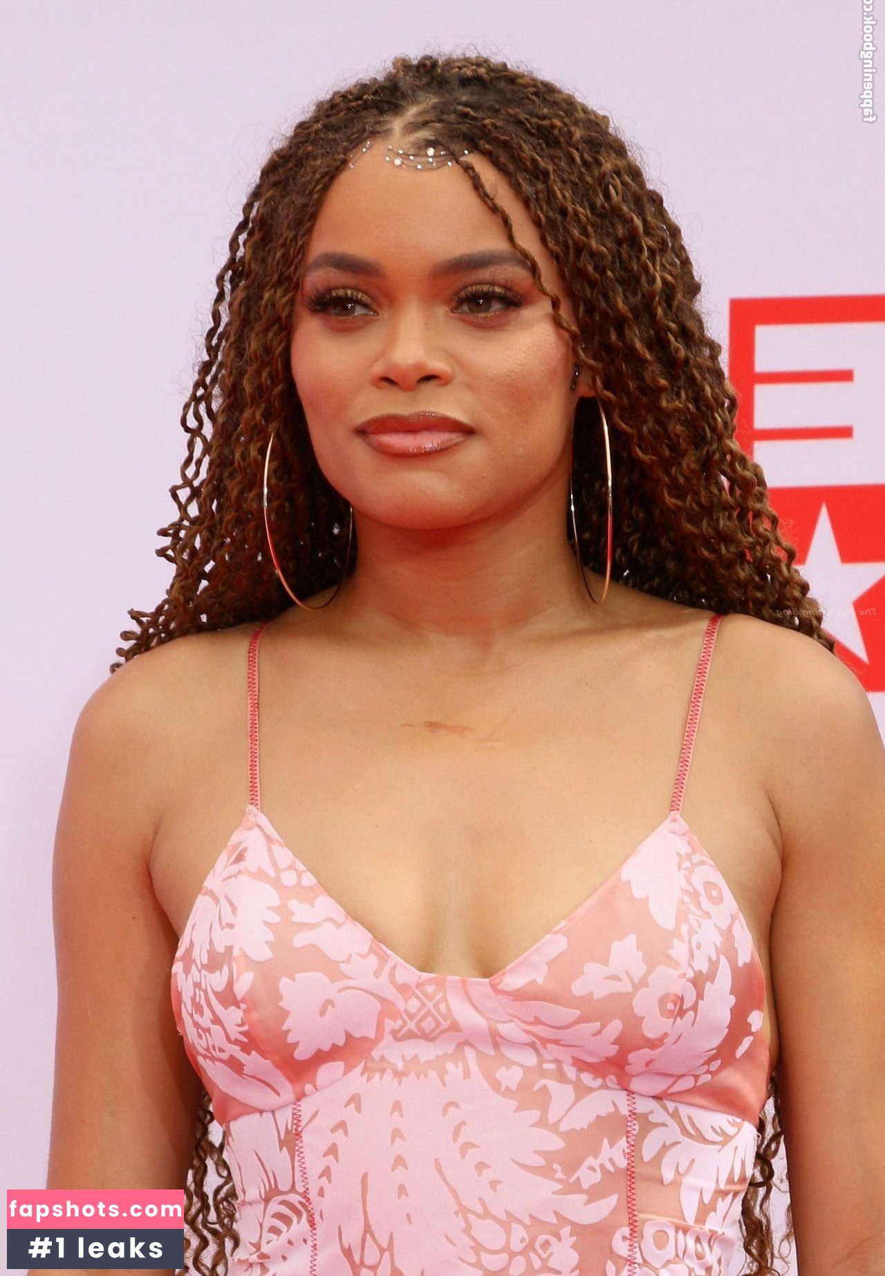 Andra Day gallery photo #29