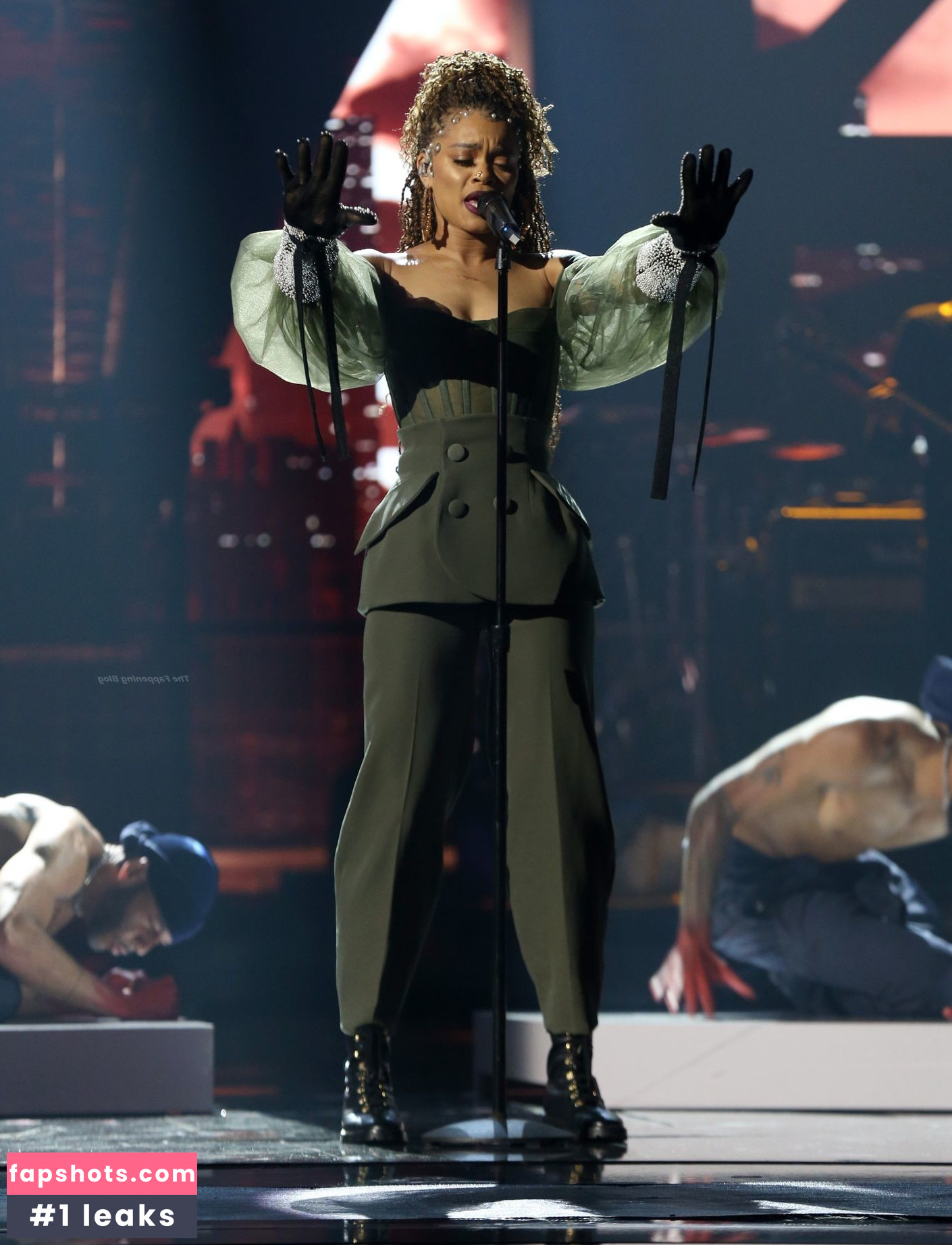 Andra Day gallery photo #9