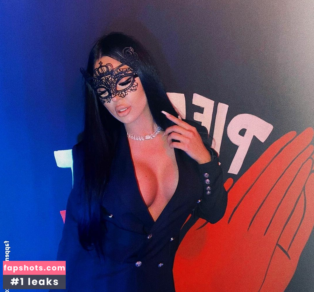 andra.dumi nude babe gallery