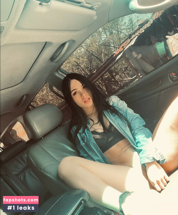 Andrea Alvarez gallery photo #33