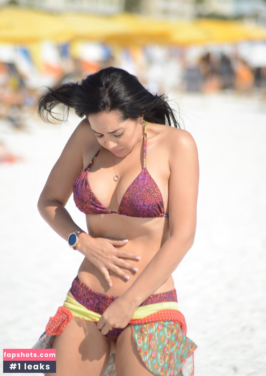 Andrea Calle gallery photo #33