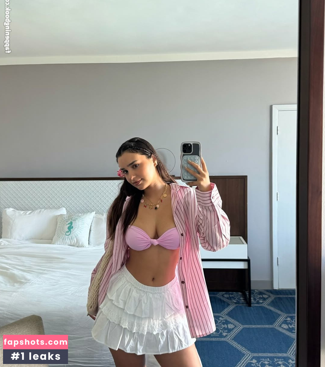 Andrea Chapa nude babe gallery