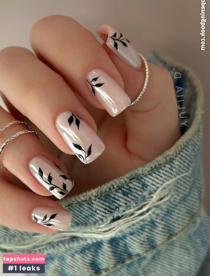 Andrea Molina nude babe gallery