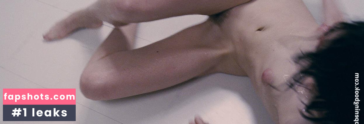 Andrea Riseborough nude babe gallery