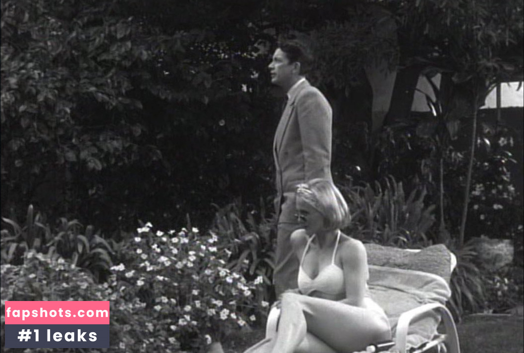 Andrea Thompson gallery photo #21