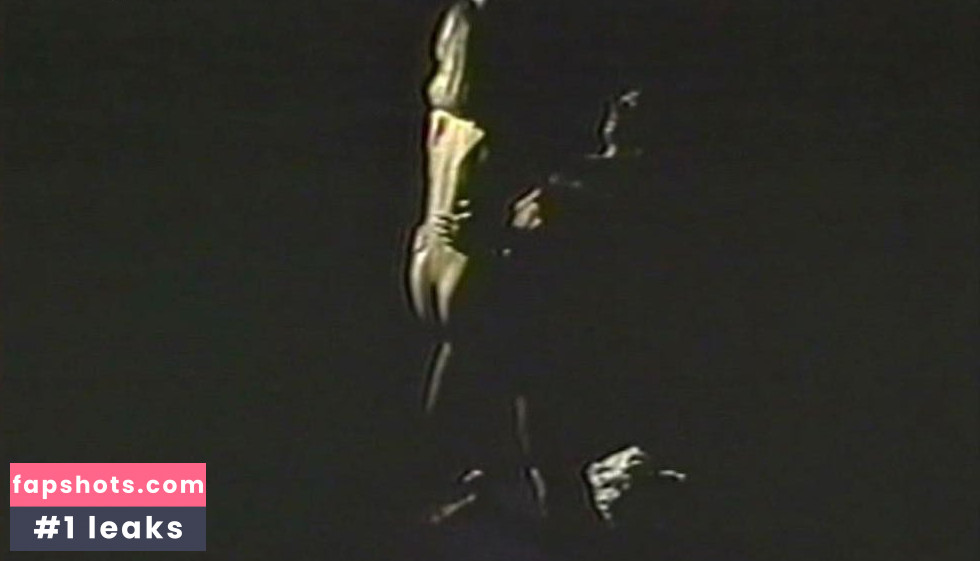 Andrea Thompson gallery photo #37