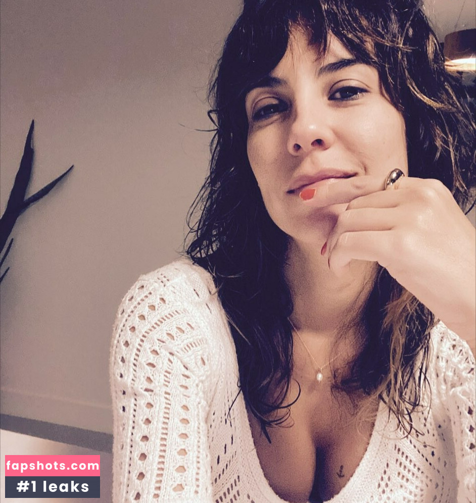 Andréia Horta gallery photo #14