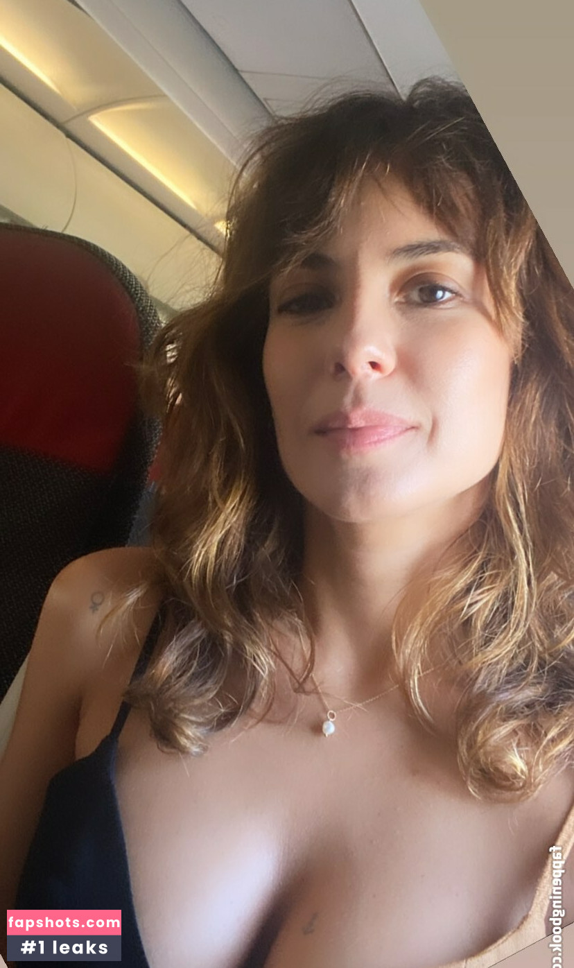 Andréia Horta gallery photo #18