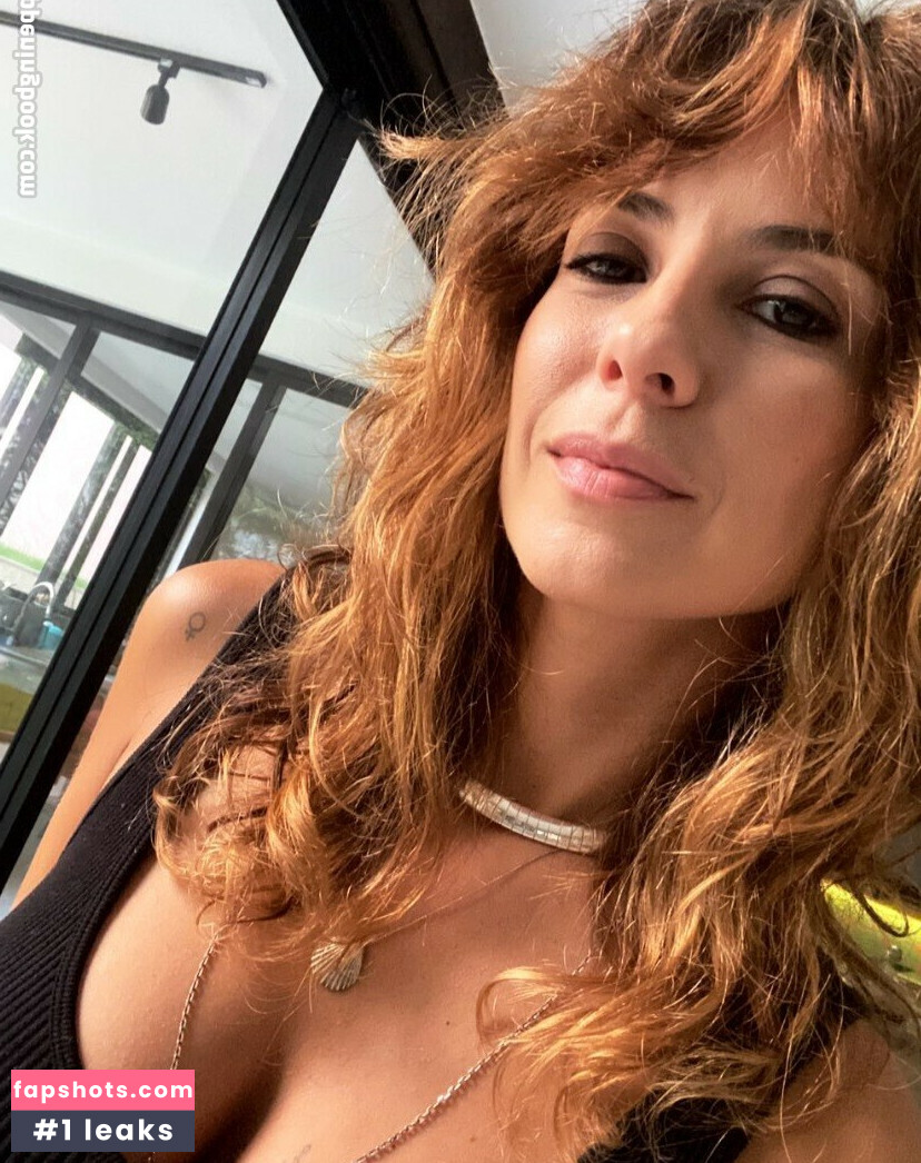 Andréia Horta gallery photo #5